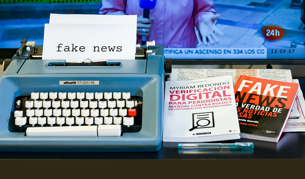 Fake News Typewriter